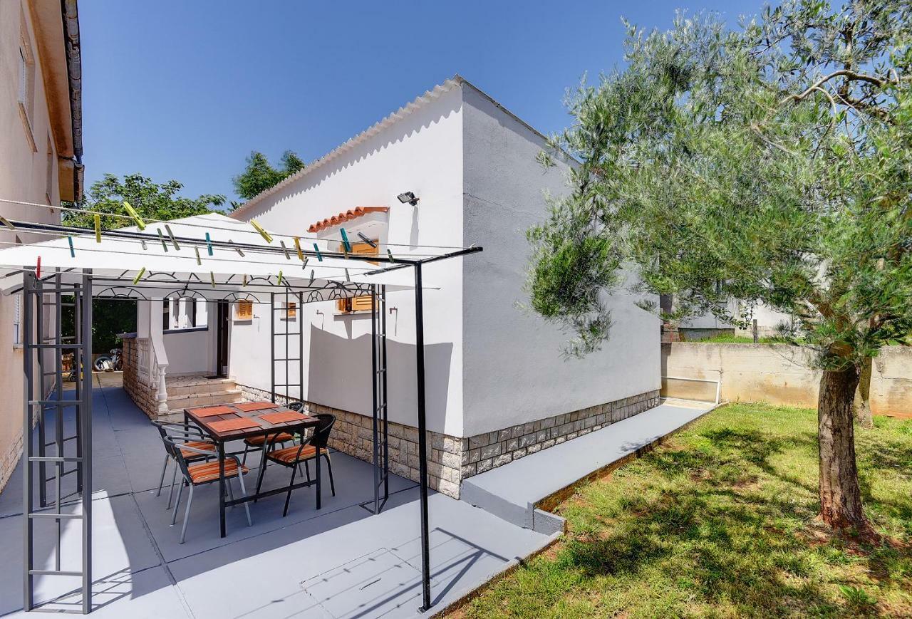 מדולין Holiday Home Mihael מראה חיצוני תמונה